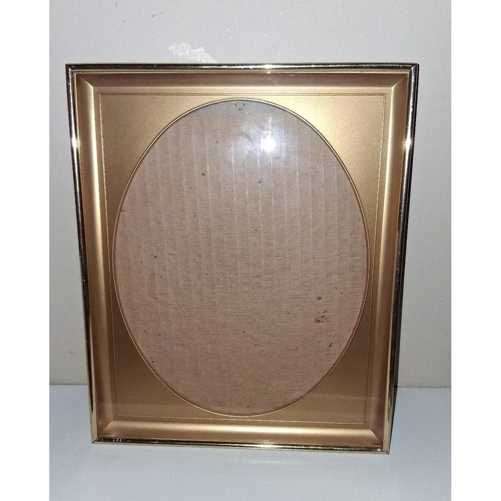 Vintage Gold Oval Photo Frame 11x9 Shadow Box Style with Raised Plastic Mat